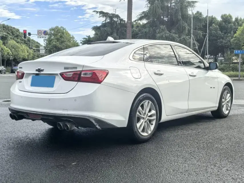 2018 CHEVROLET MALIBU thumbnail 4