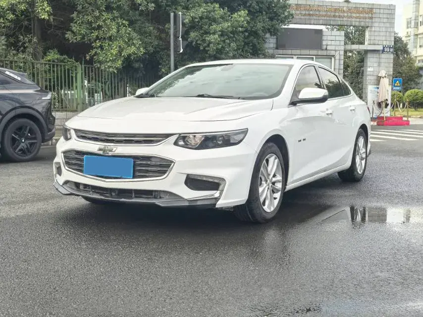 2018 CHEVROLET MALIBU view 1