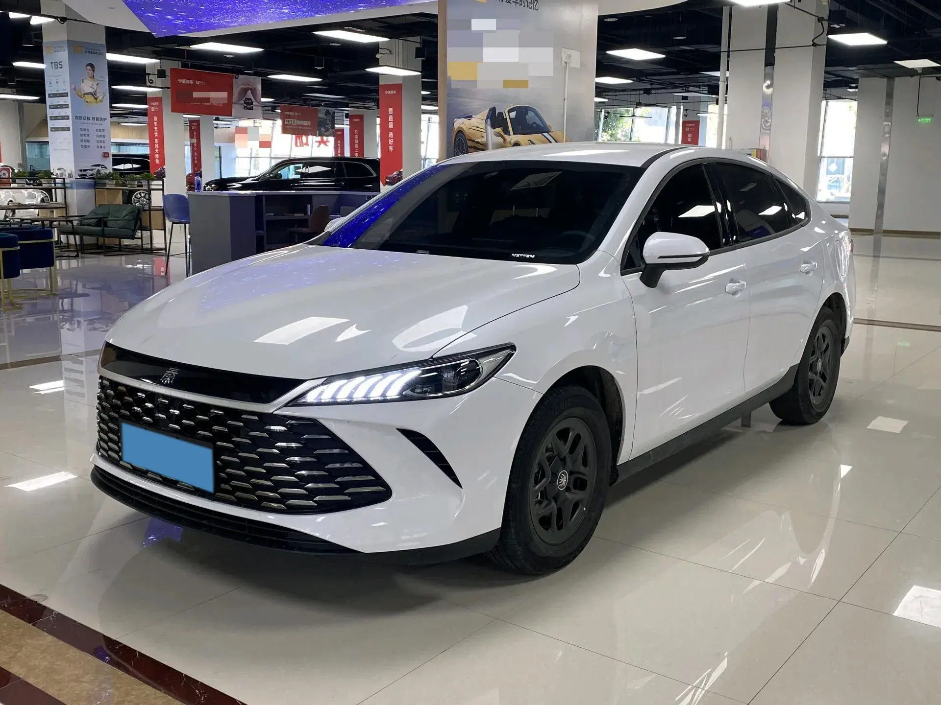 2025 BYD SEAL05 view 1