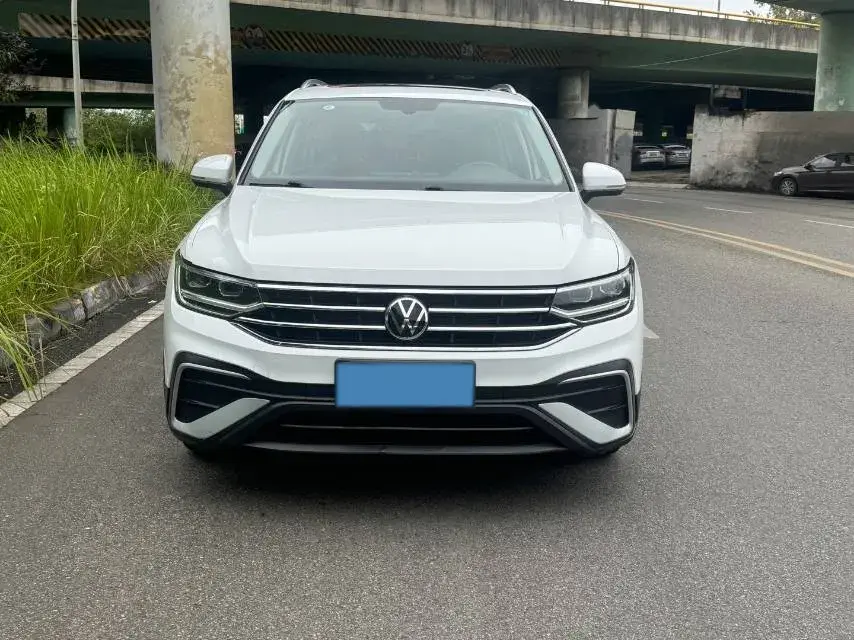 2023 VOLKSWAGEN TIGUAN thumbnail 2