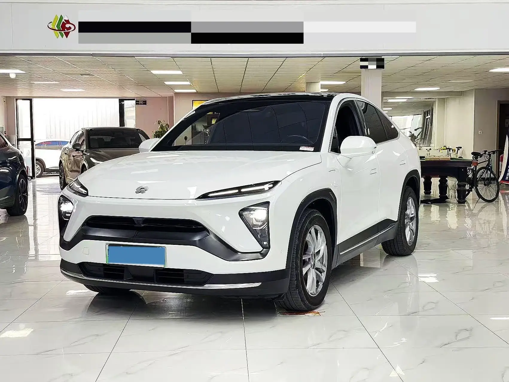 2022 NIO ES6 view 1