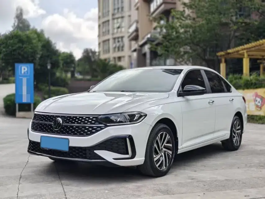 2023 VOLKSWAGEN LAVIDA view 1