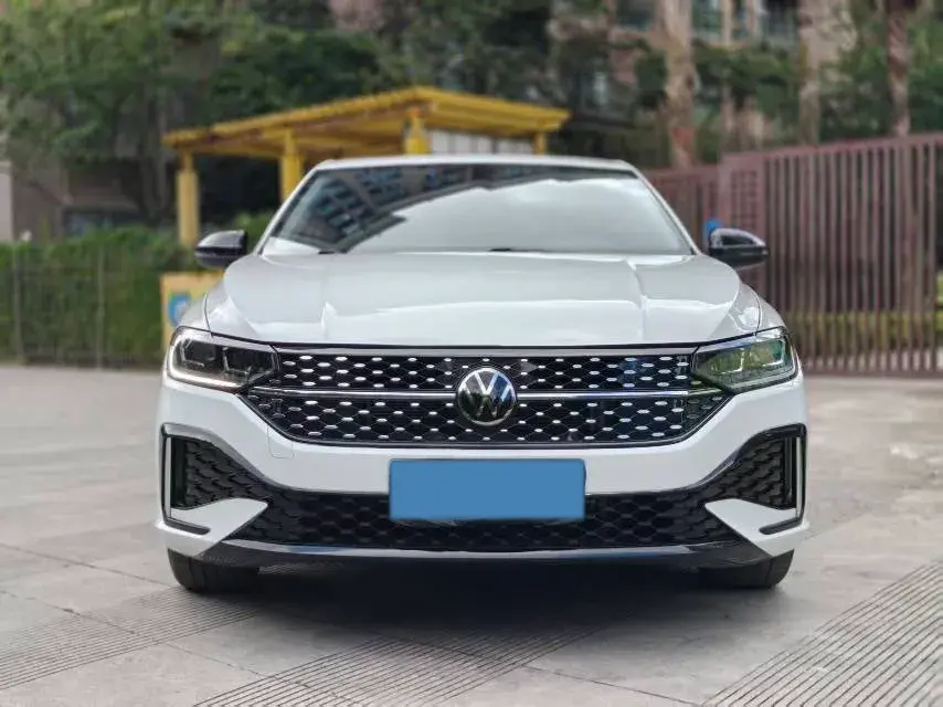 2023 VOLKSWAGEN LAVIDA thumbnail 2