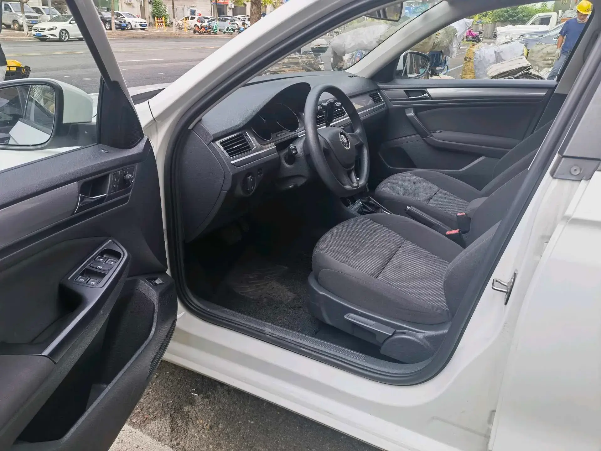 2019 VOLKSWAGEN BORA thumbnail 2