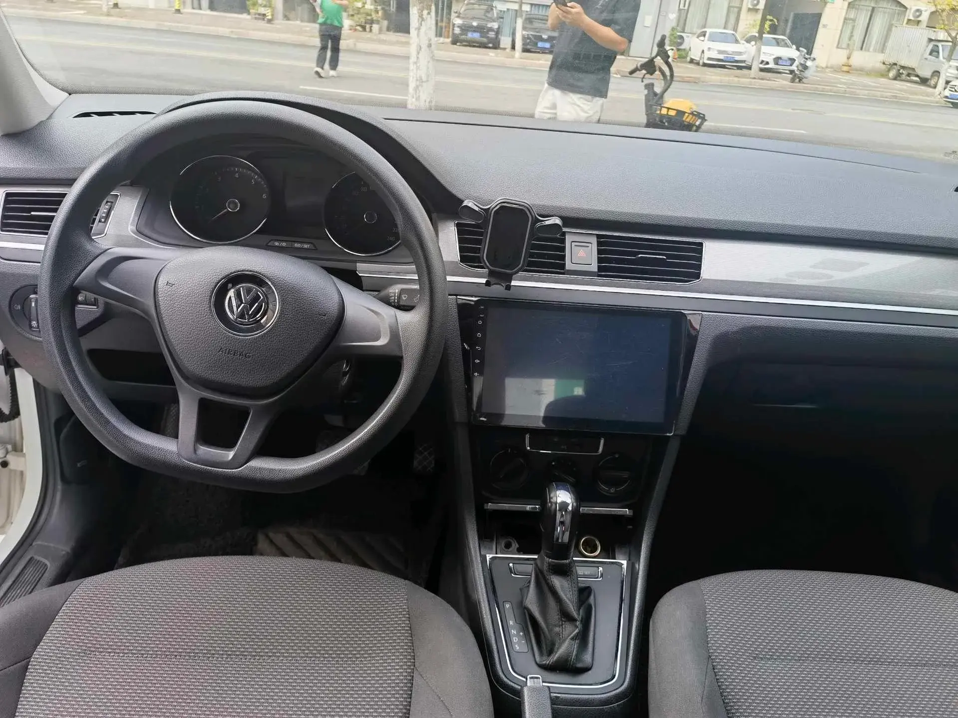 2019 VOLKSWAGEN BORA thumbnail 4