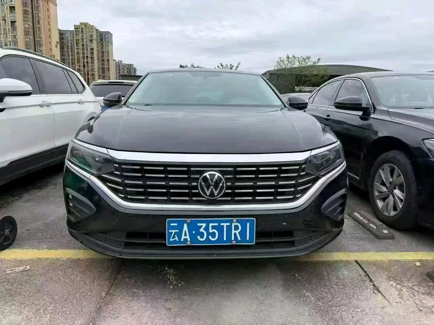 2023 VOLKSWAGEN PASSAT thumbnail 3