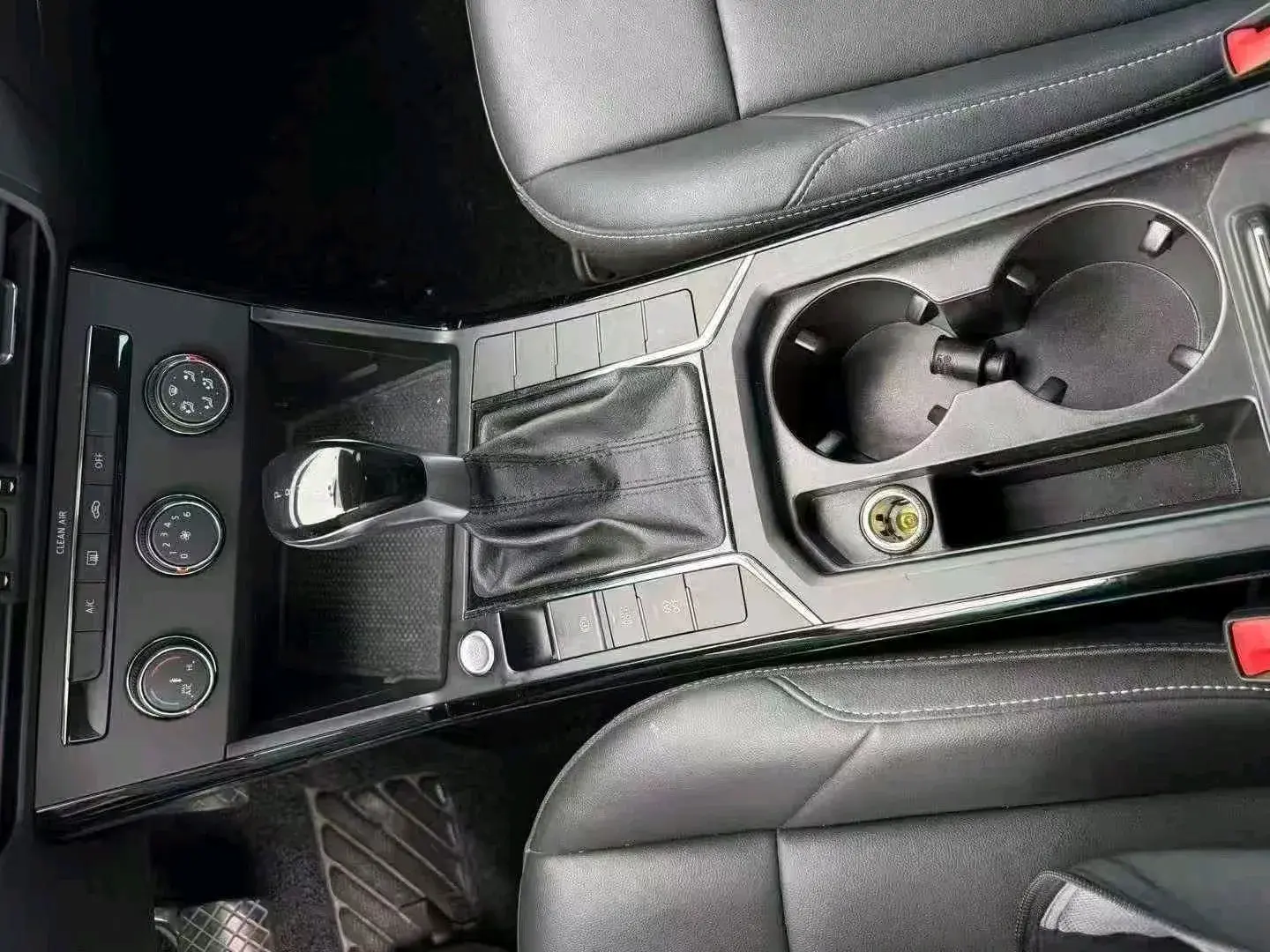 2023 VOLKSWAGEN PASSAT thumbnail 4