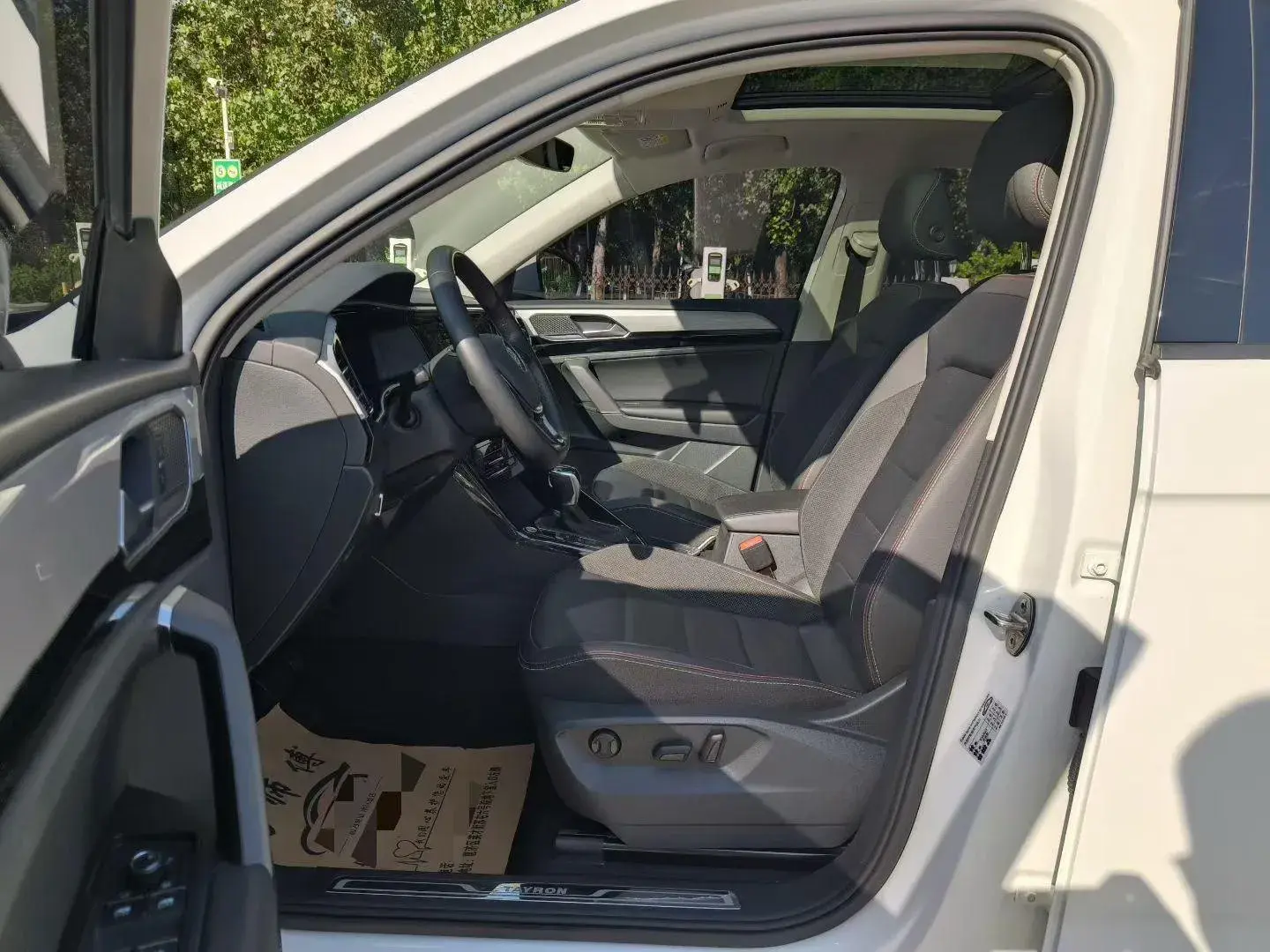 2020 VOLKSWAGEN TAYRON thumbnail 3