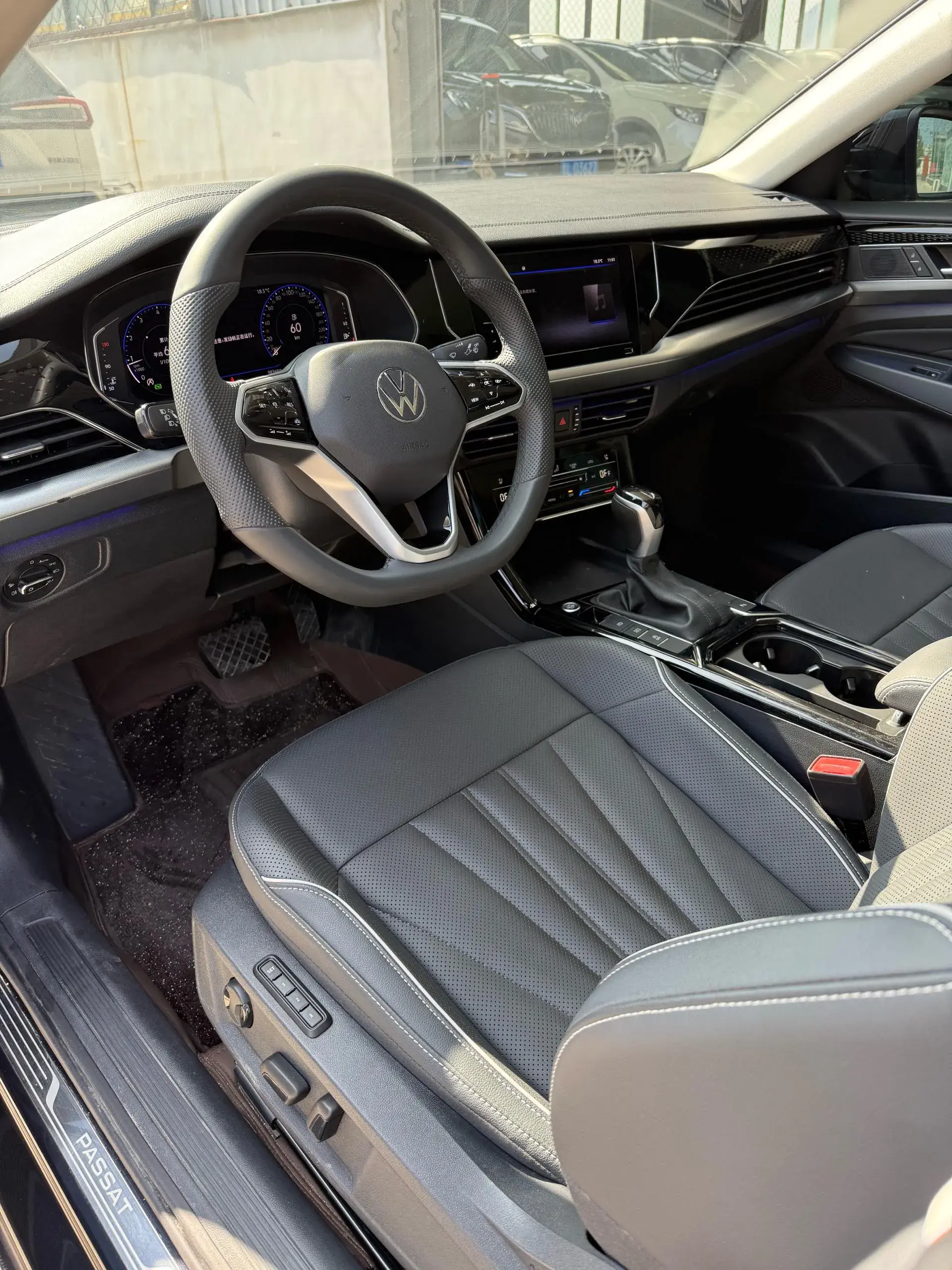 2024 VOLKSWAGEN PASSAT thumbnail 4