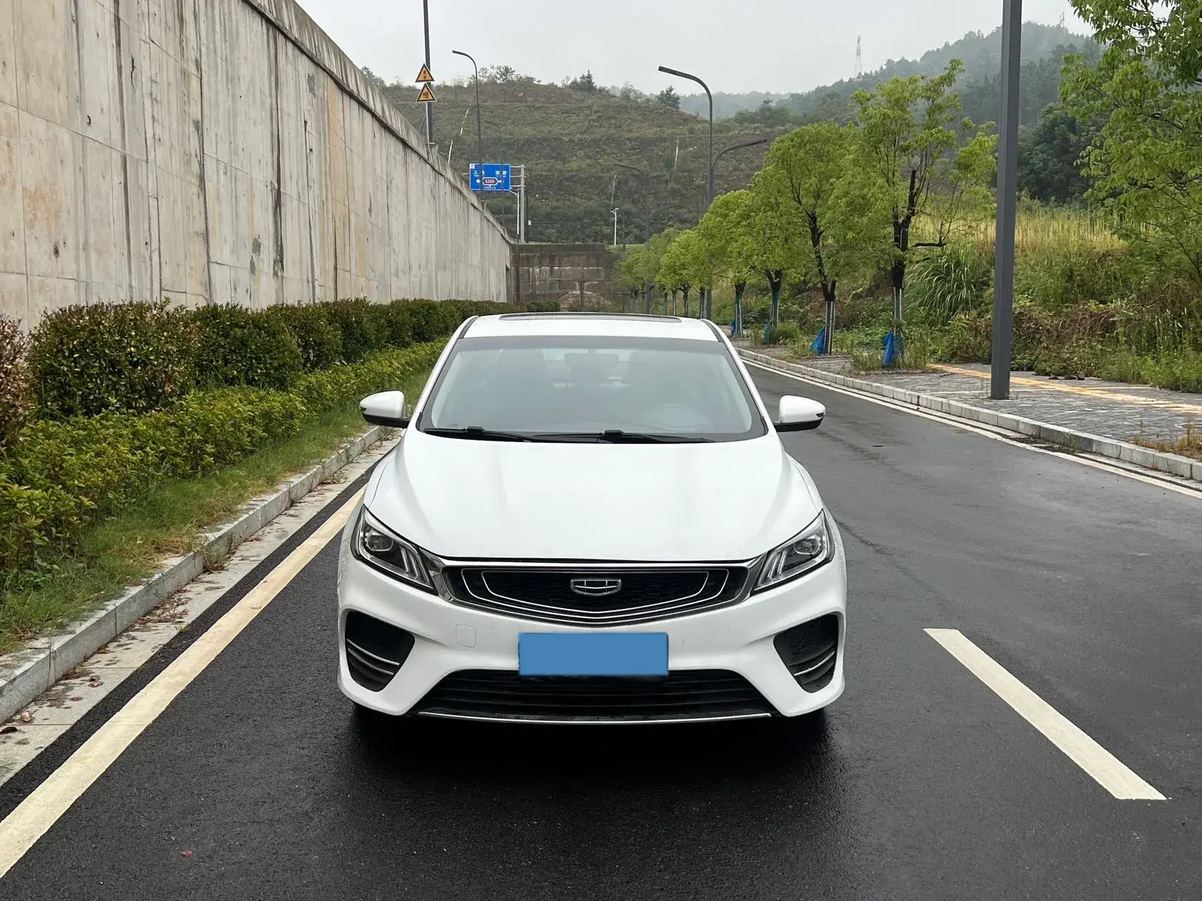 2020 GEELY EMGRAND thumbnail 2