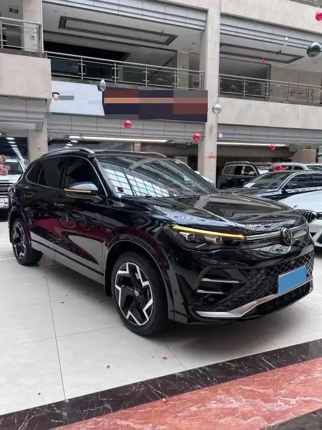 2024 VOLKSWAGEN TIGUAN thumbnail 2