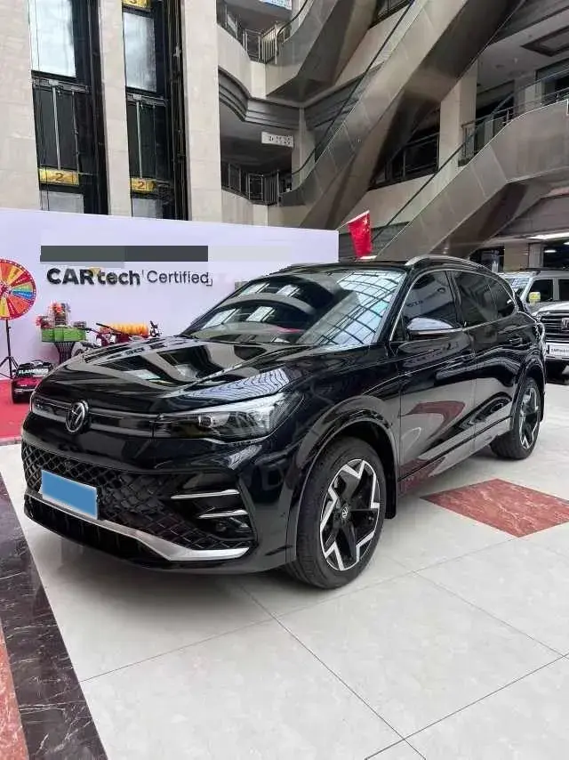 2024 VOLKSWAGEN TIGUAN view 1