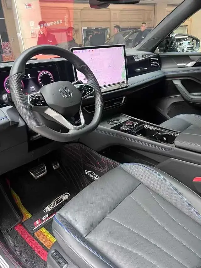 2024 VOLKSWAGEN TIGUAN thumbnail 3