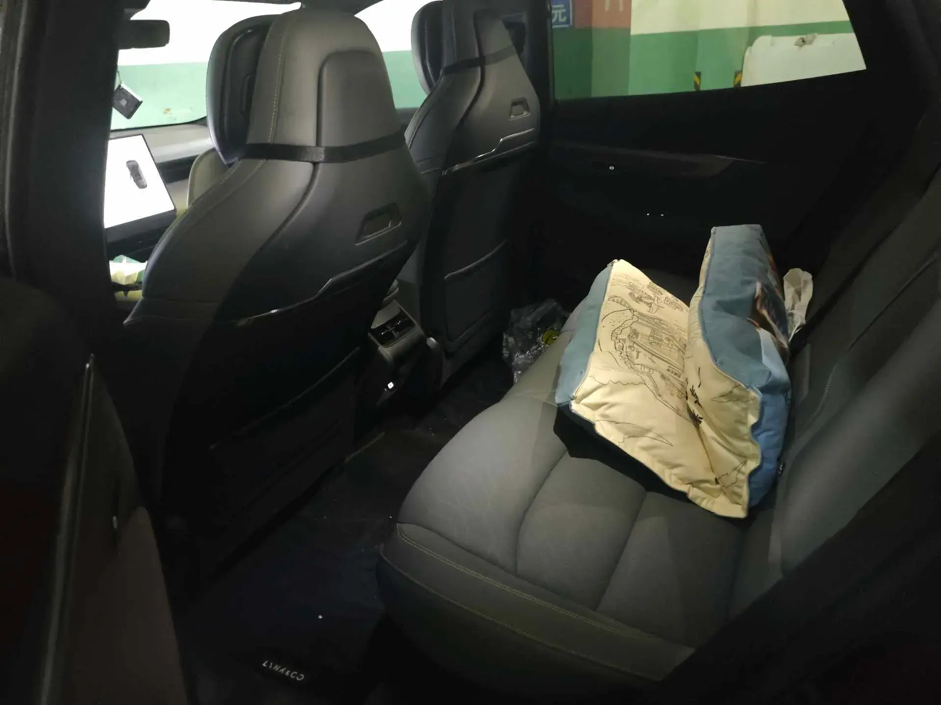 2023 LYNK&CO 08 thumbnail 4