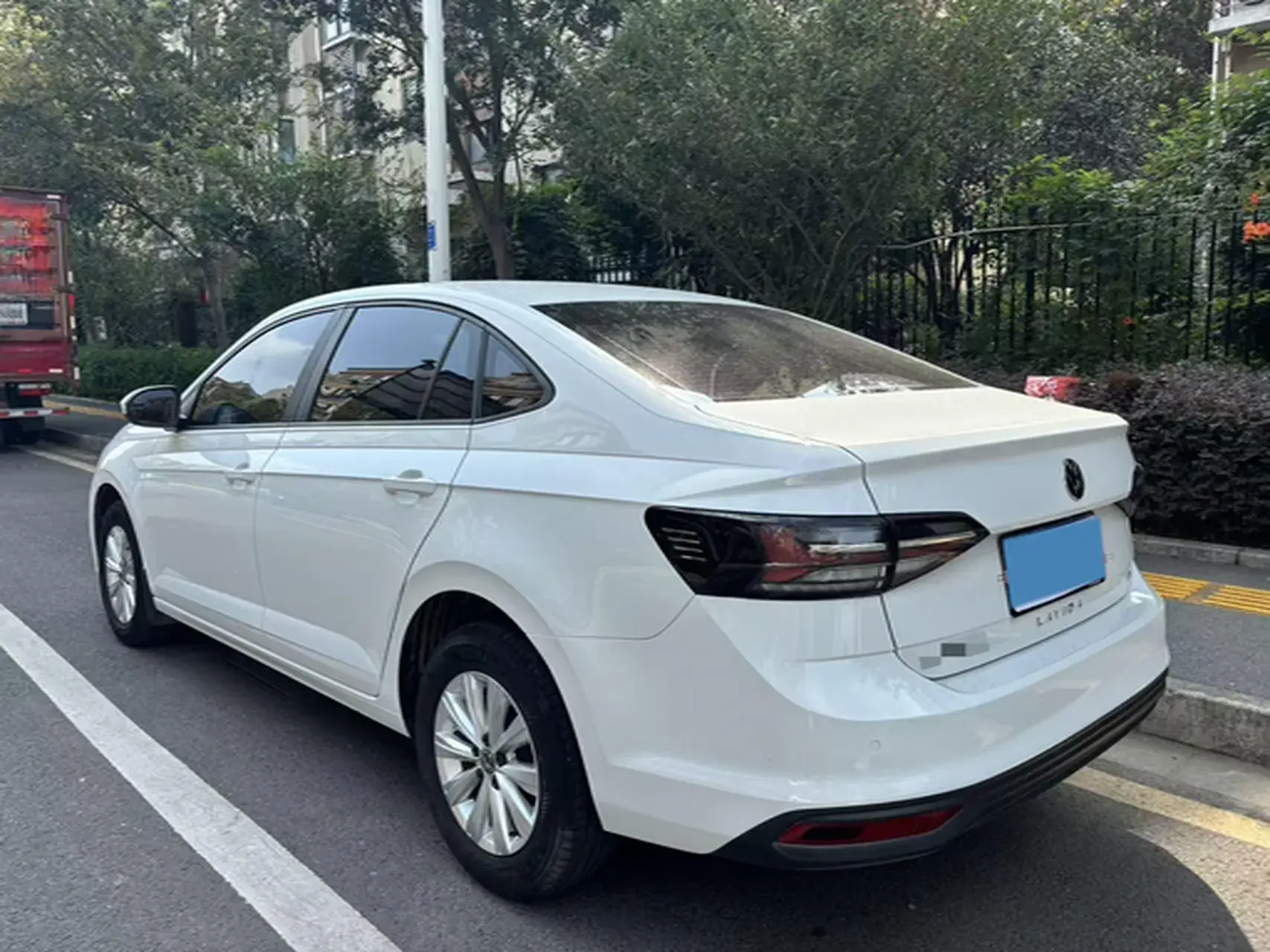 2023 VOLKSWAGEN LAVIDA thumbnail 4