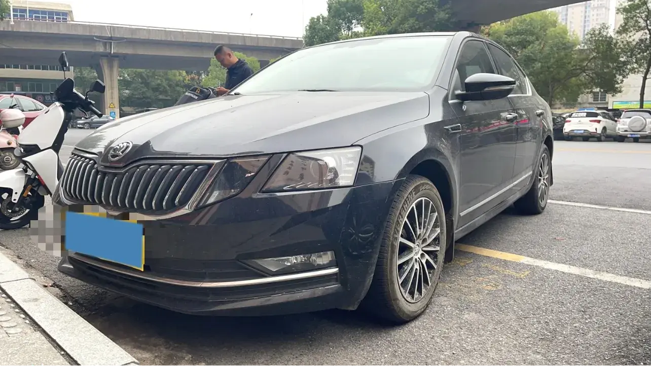 2019 SKODA OCTAVIA view 1