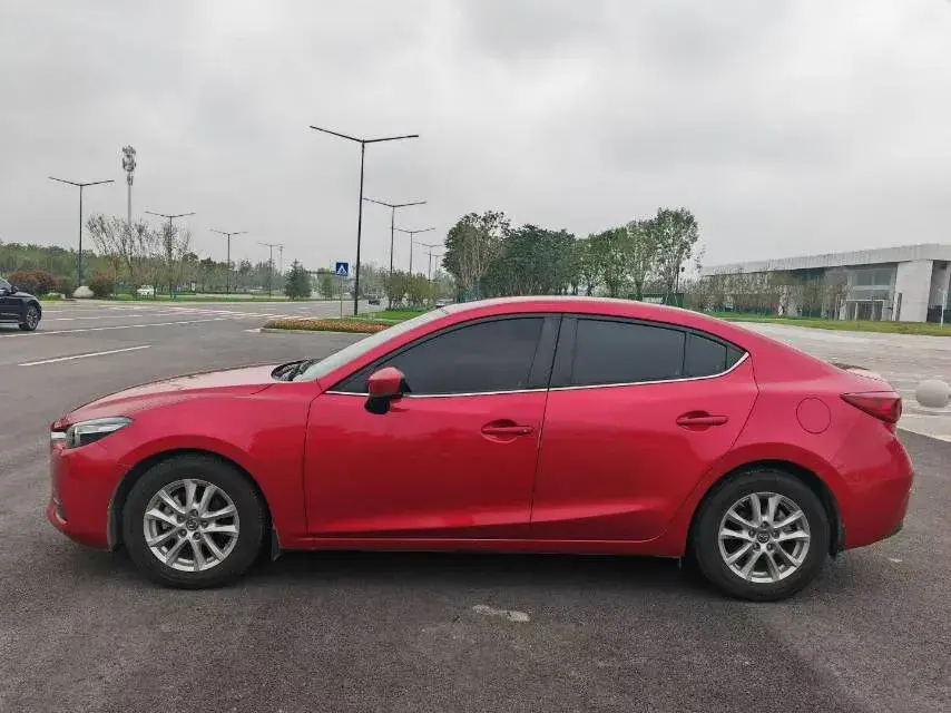 2017 MAZDA 3 thumbnail 4