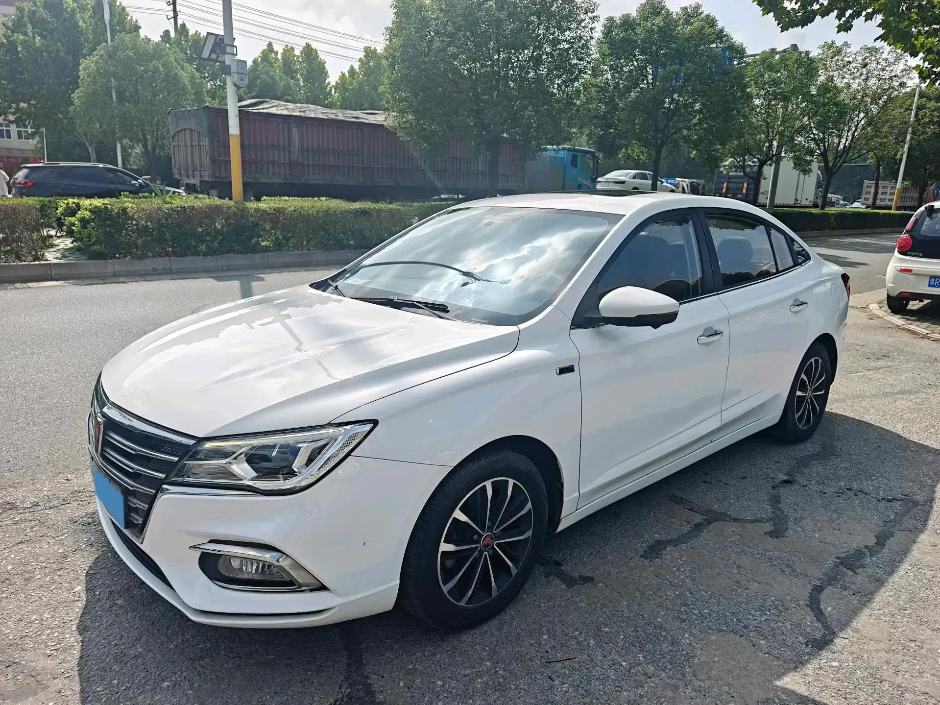 2019 ROEWE I5 view 1