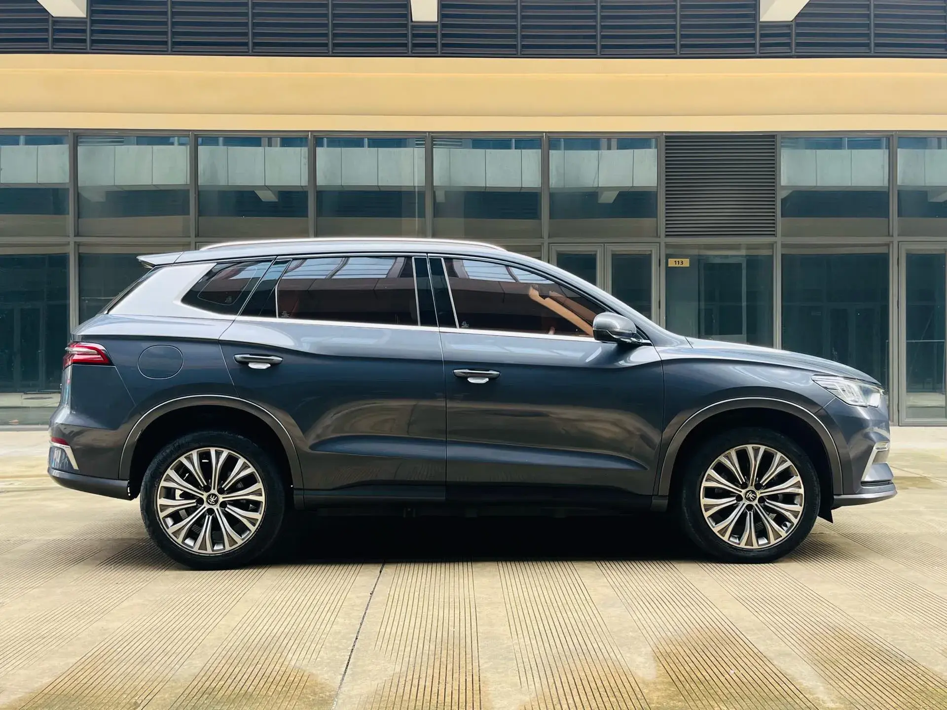 2019 BYD SONG thumbnail 4