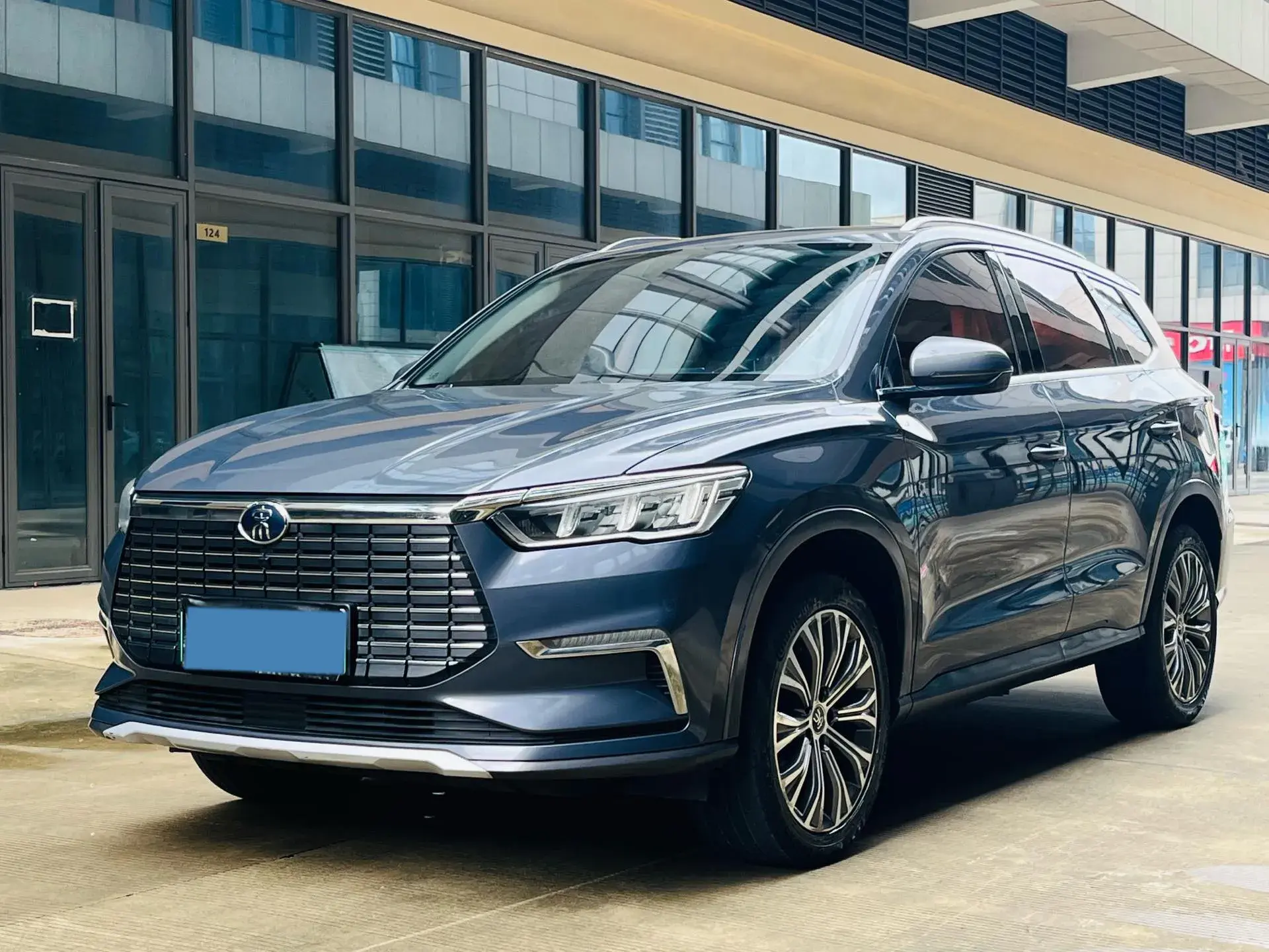 2019 BYD SONG view 1