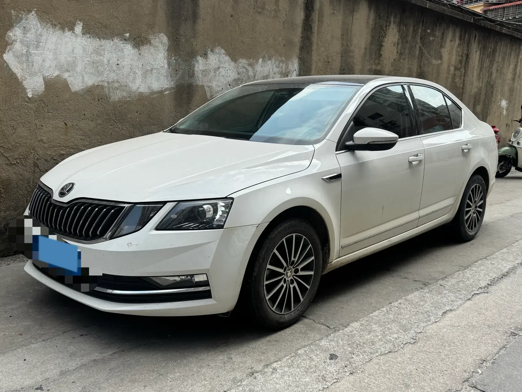 2019 SKODA OCTAVIA view 1