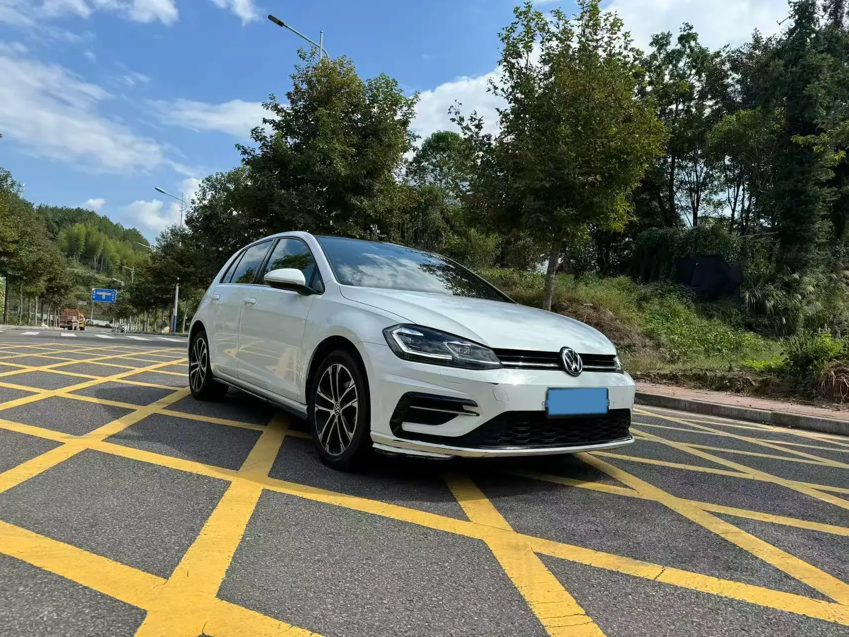 2018 VOLKSWAGEN GOLF thumbnail 3