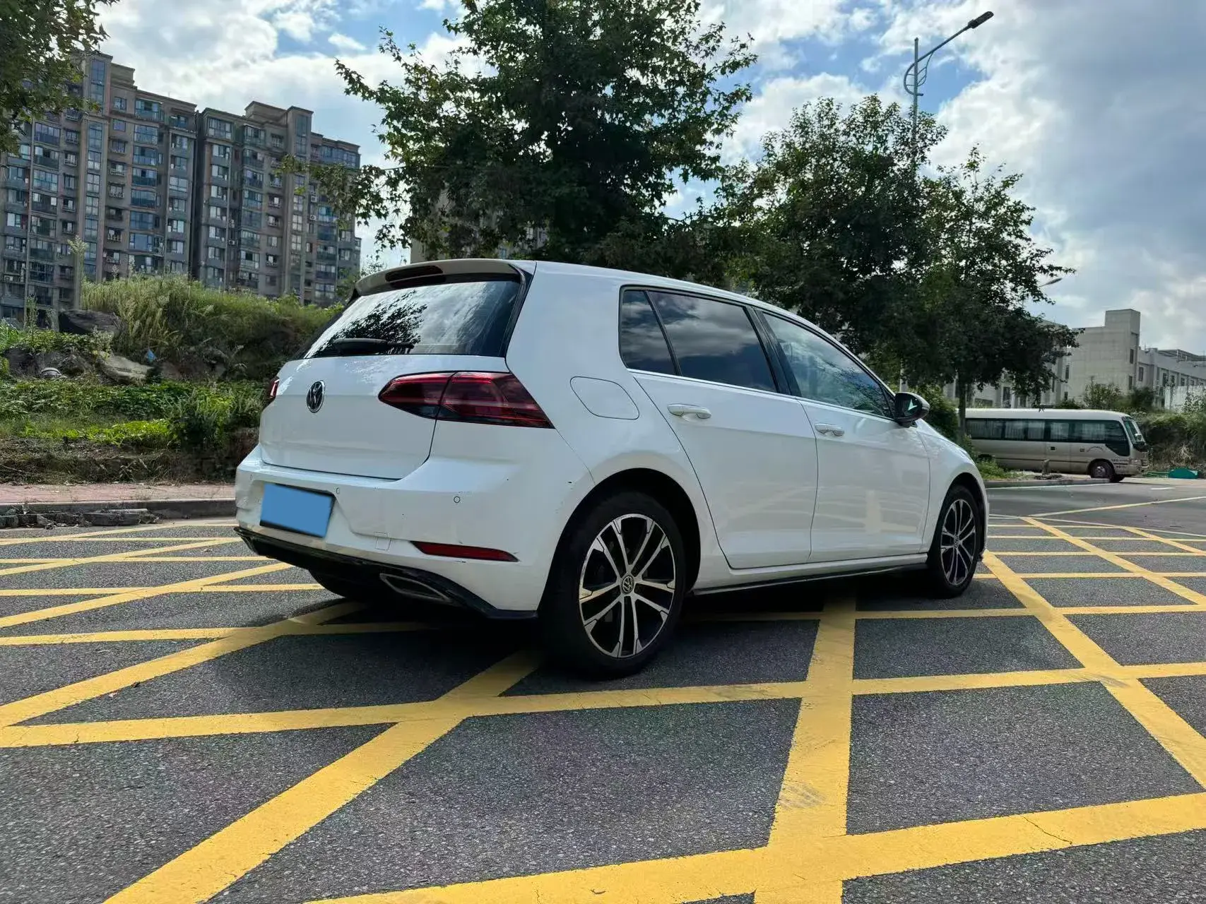 2018 VOLKSWAGEN GOLF thumbnail 4