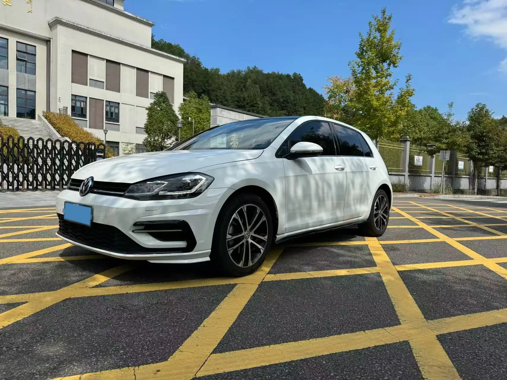 2018 VOLKSWAGEN GOLF view 1