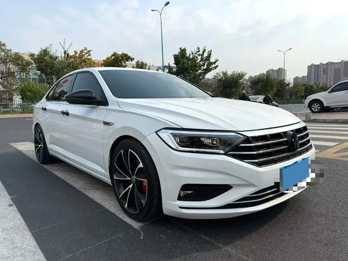 2019 VOLKSWAGEN SAGITAR thumbnail 3