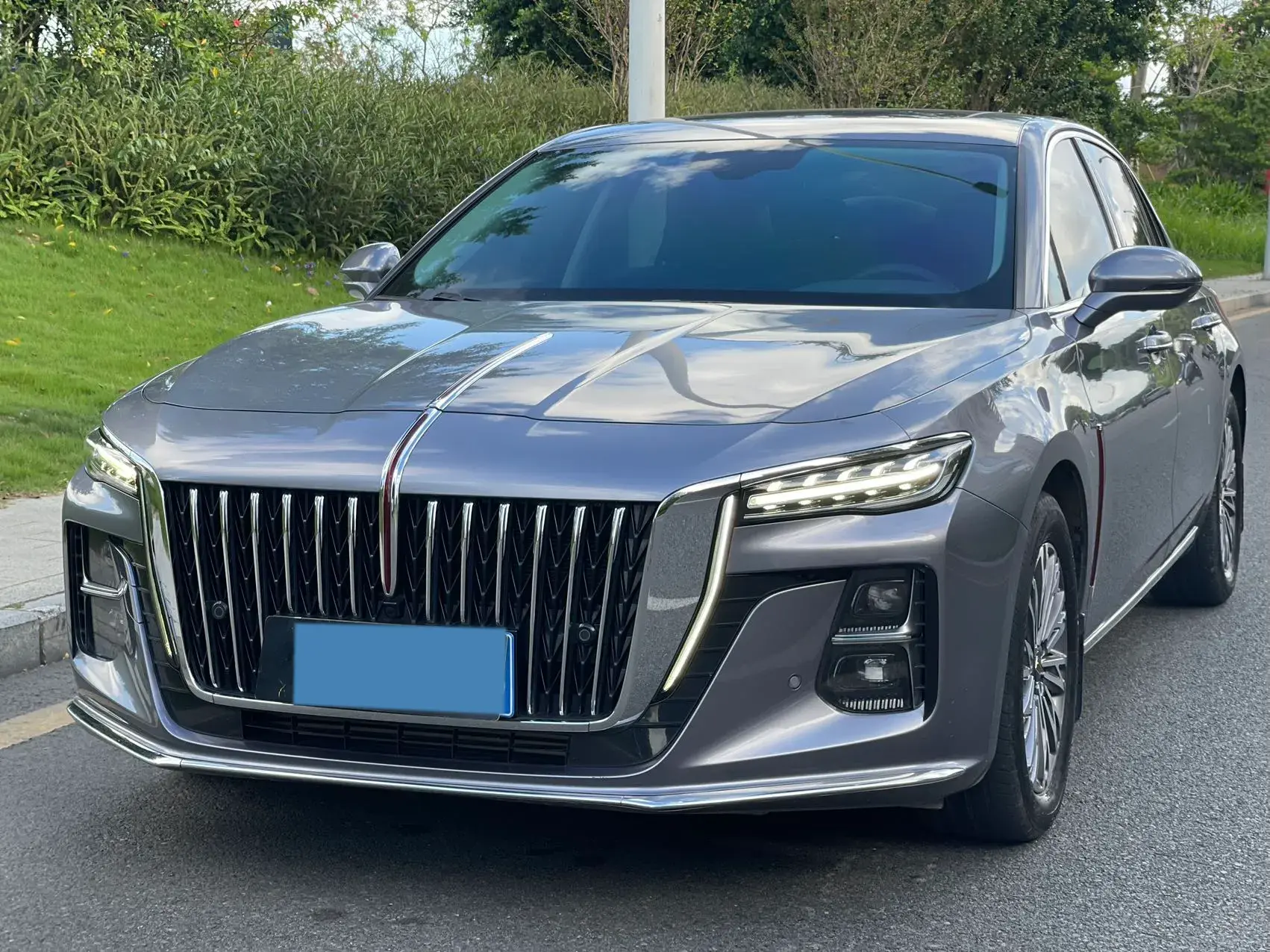 2023 HONGQI H5 view 1