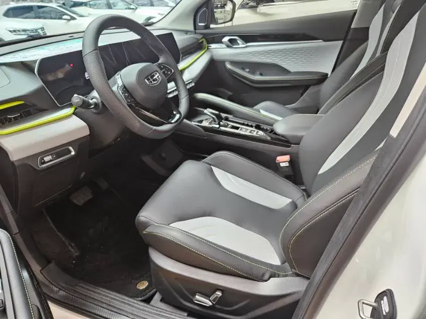 2023 GEELY COOLRAY thumbnail 4