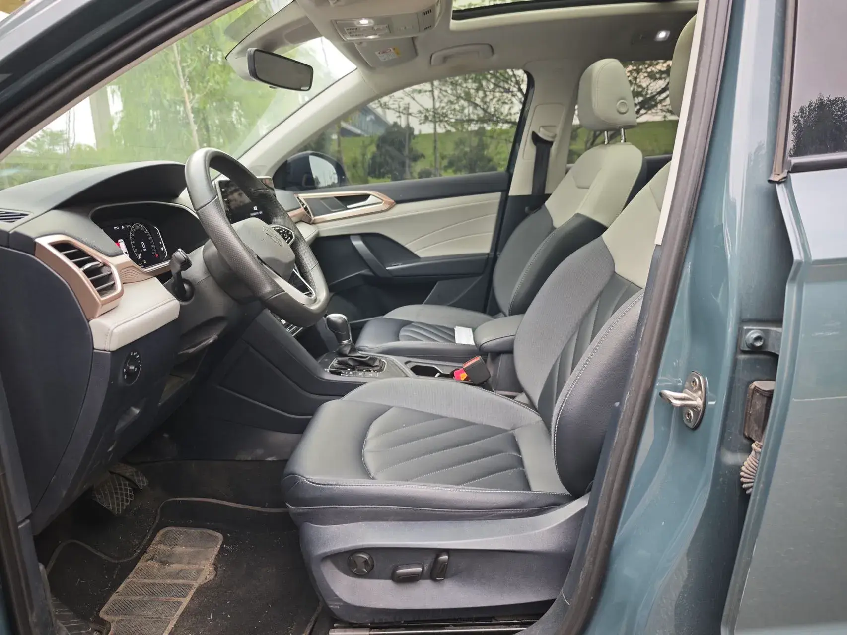 2023 VOLKSWAGEN THARU thumbnail 3