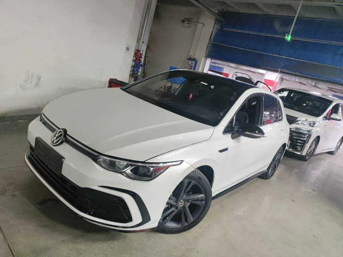 2021 VOLKSWAGEN GOLF view 1