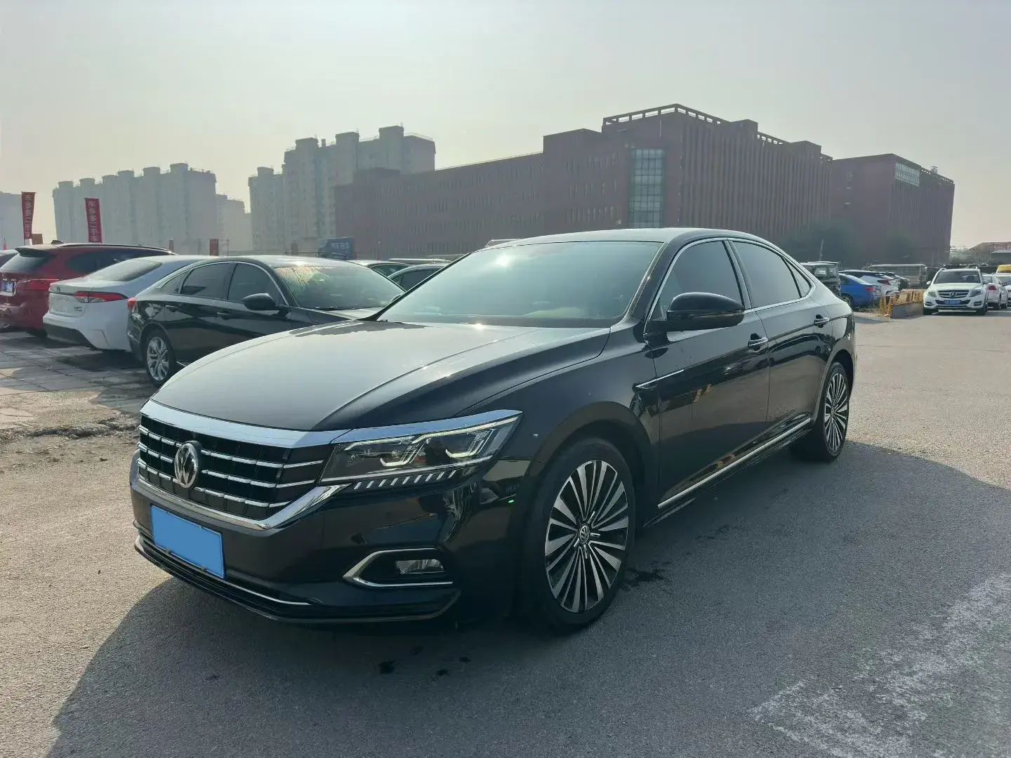 2019 VOLKSWAGEN PASSAT view 1