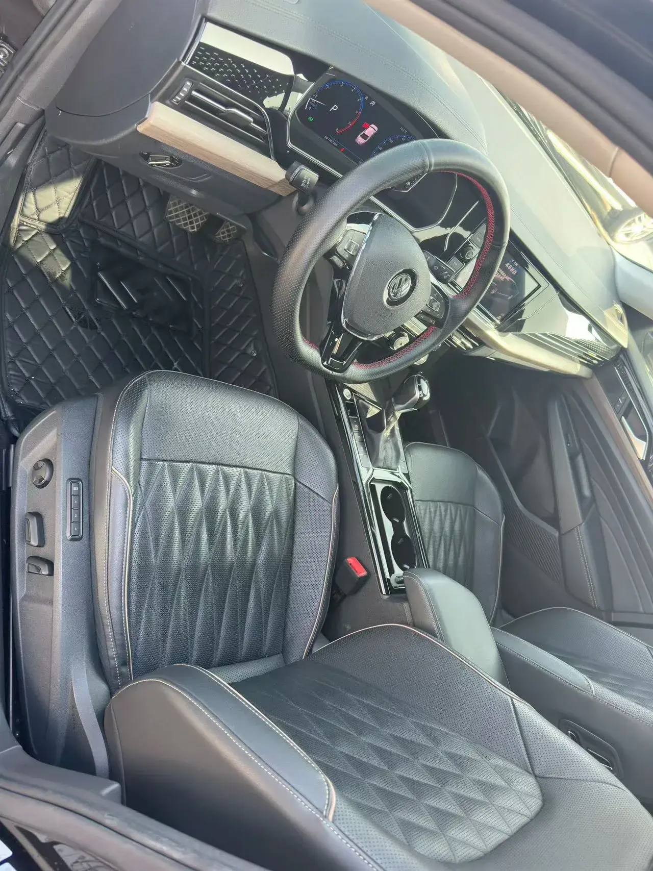 2019 VOLKSWAGEN PASSAT thumbnail 3