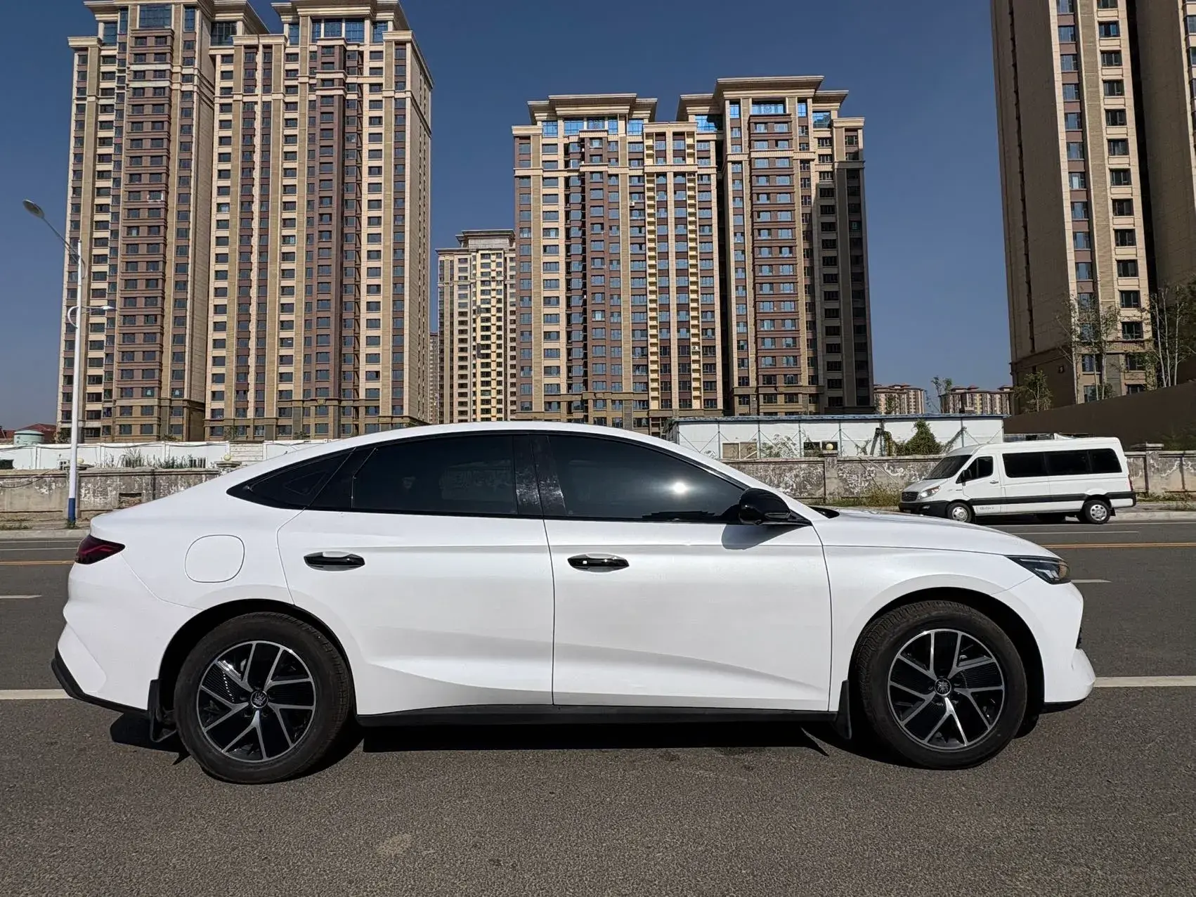 2024 BYD QINL thumbnail 4