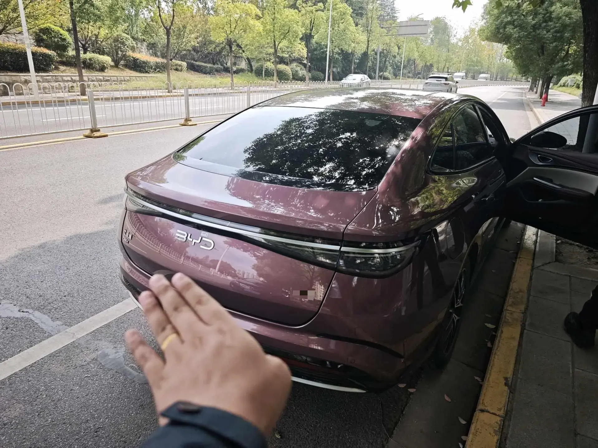 2024 BYD SEAL thumbnail 4