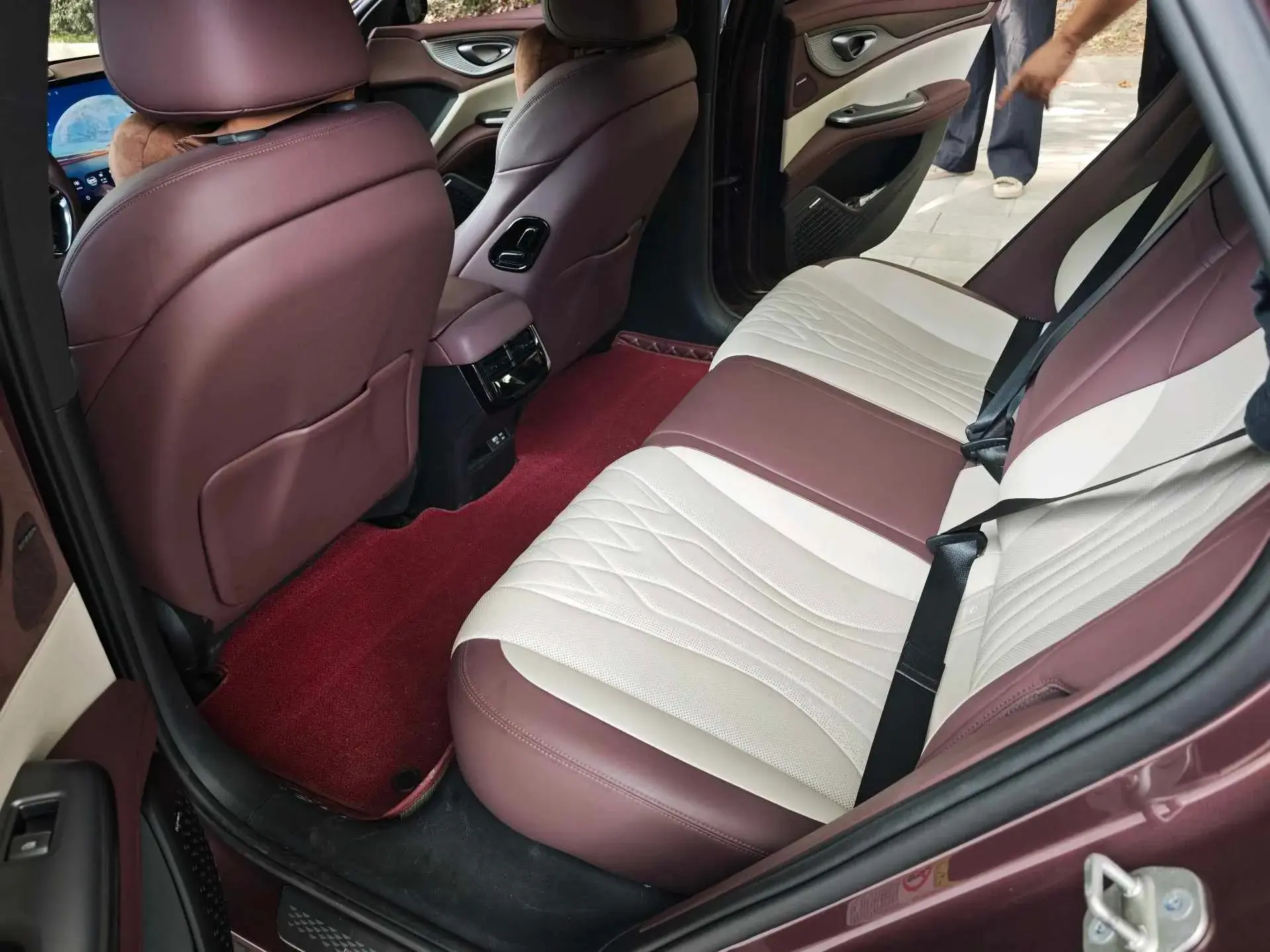 2024 BYD SEAL thumbnail 3