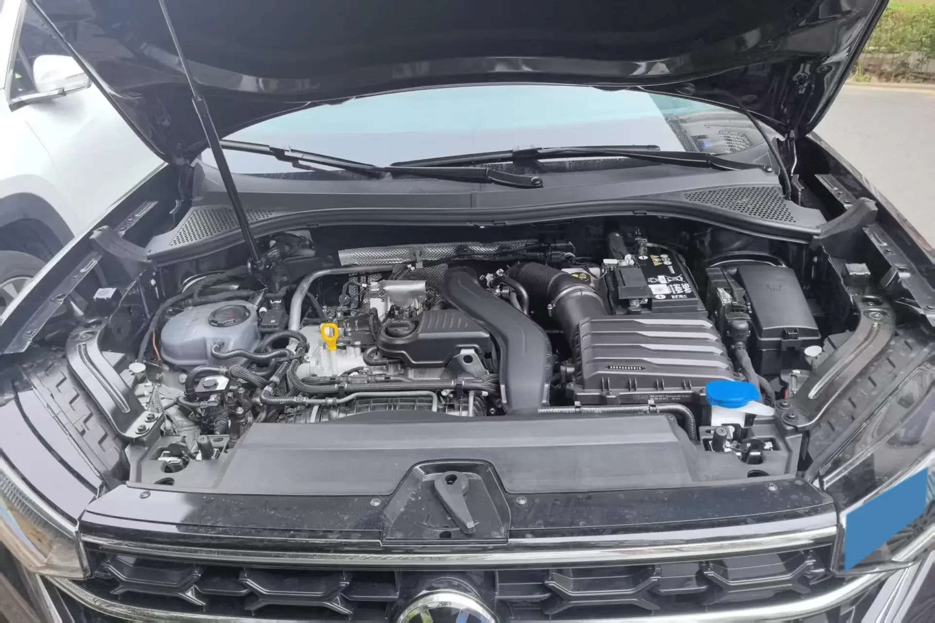 2025 VOLKSWAGEN TAYRON thumbnail 2