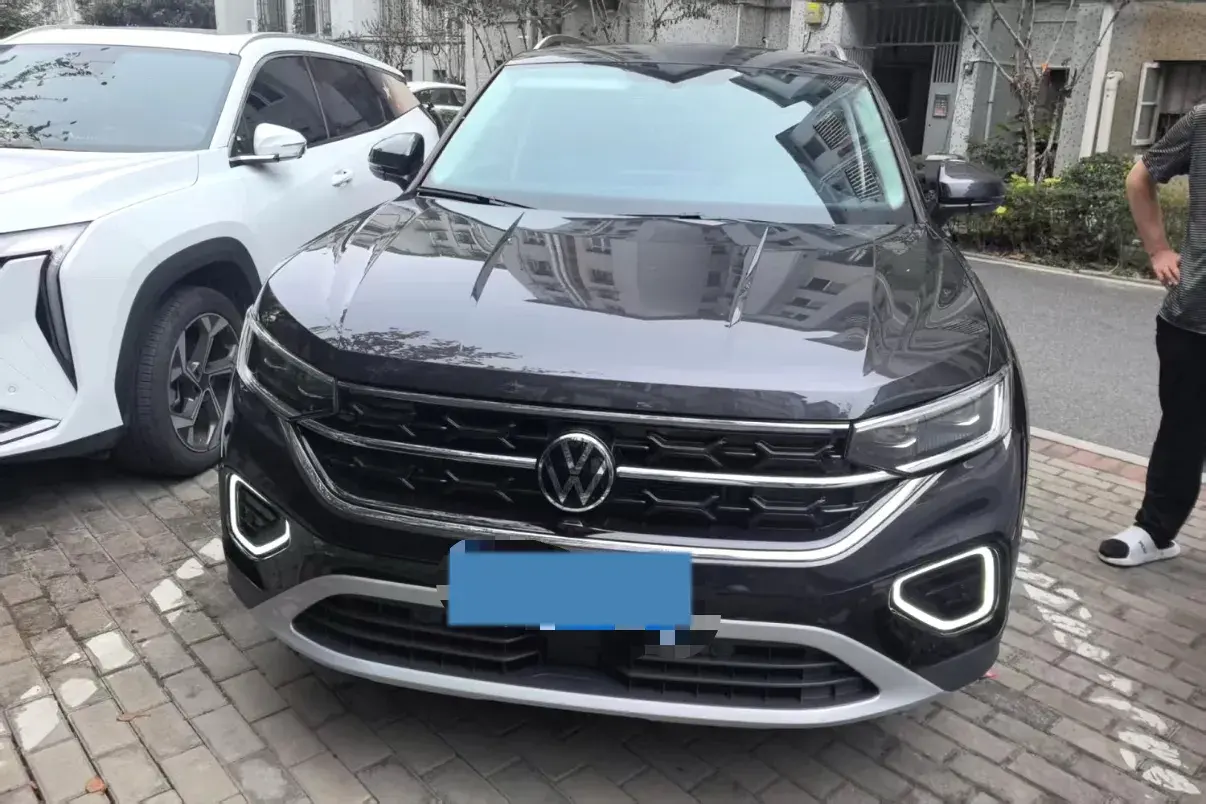 2025 VOLKSWAGEN TAYRON thumbnail 3