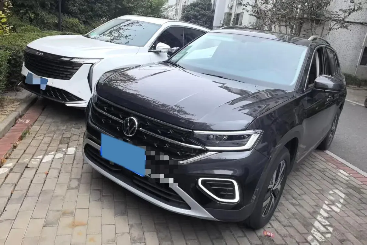 2025 VOLKSWAGEN TAYRON view 1