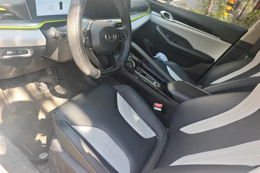 2022 GEELY COOLRAY thumbnail 3