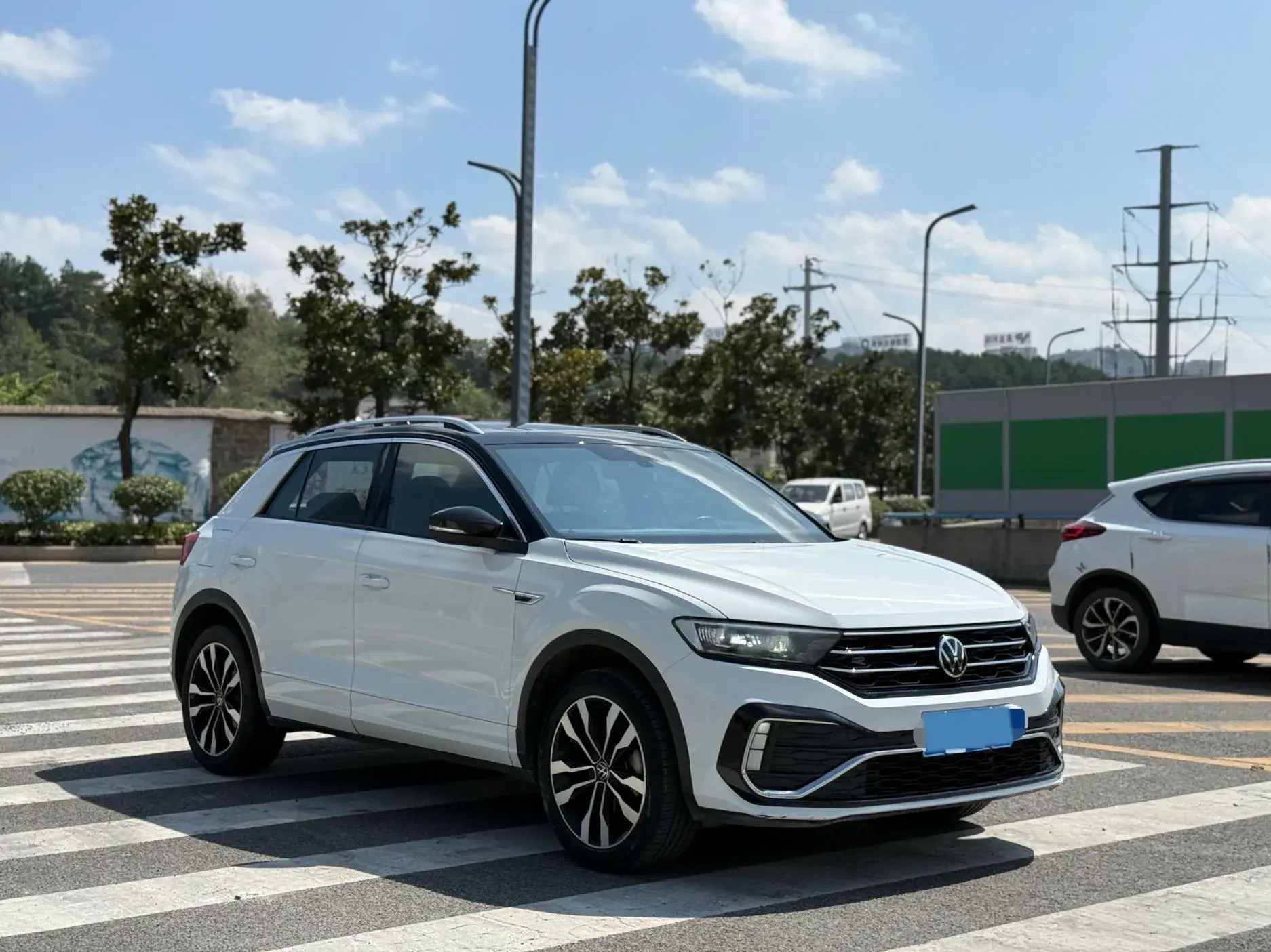 2022 VOLKSWAGEN T-ROC thumbnail 3