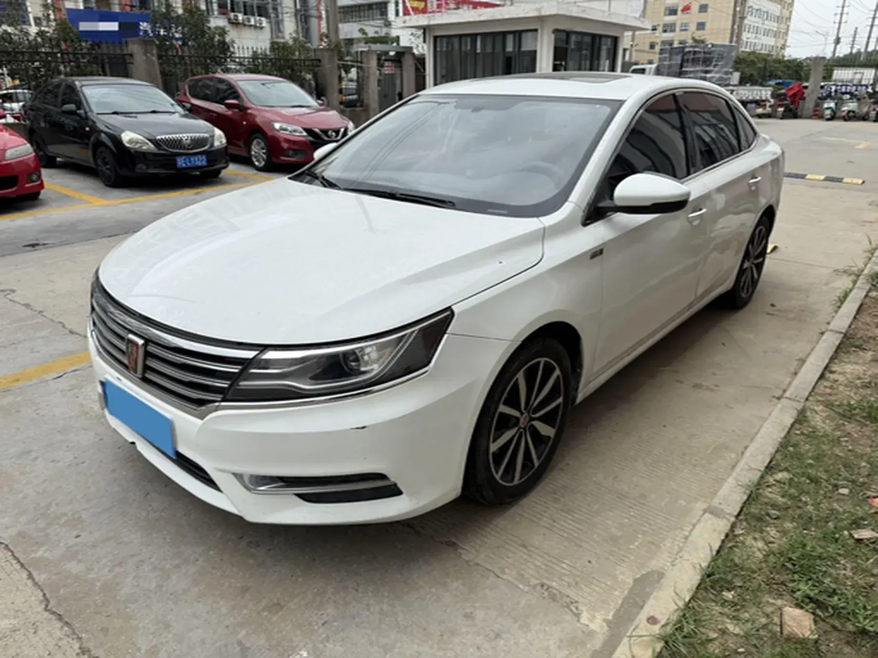 2018 ROEWE I6 view 1