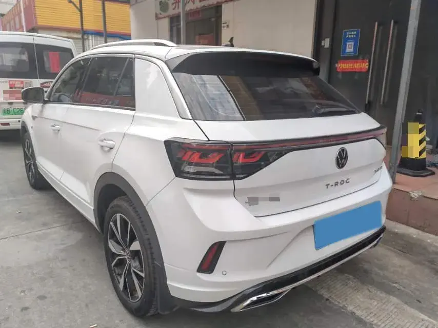 2023 VOLKSWAGEN T-ROC thumbnail 4