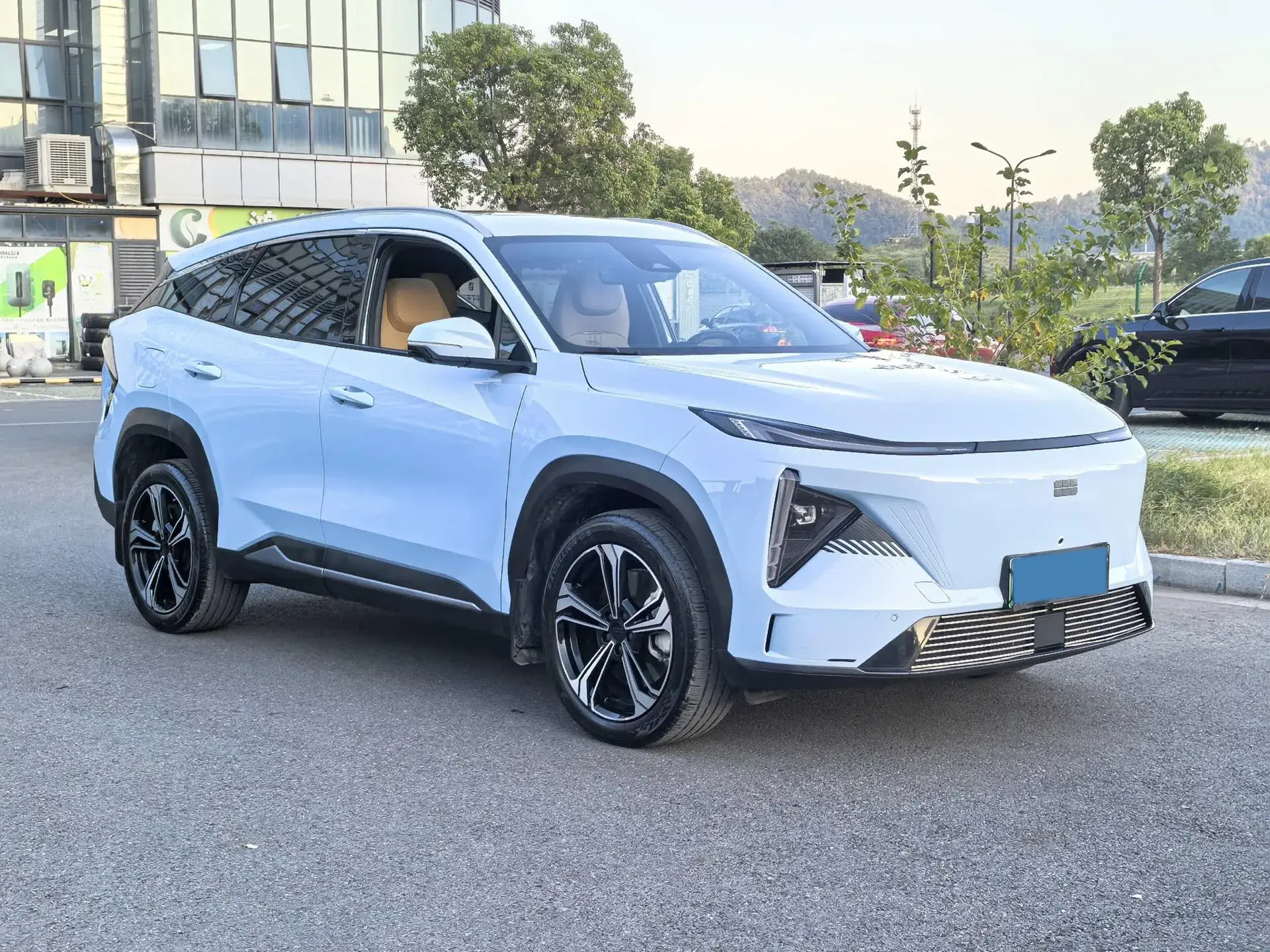 2023 GEELY GALAXY thumbnail 3