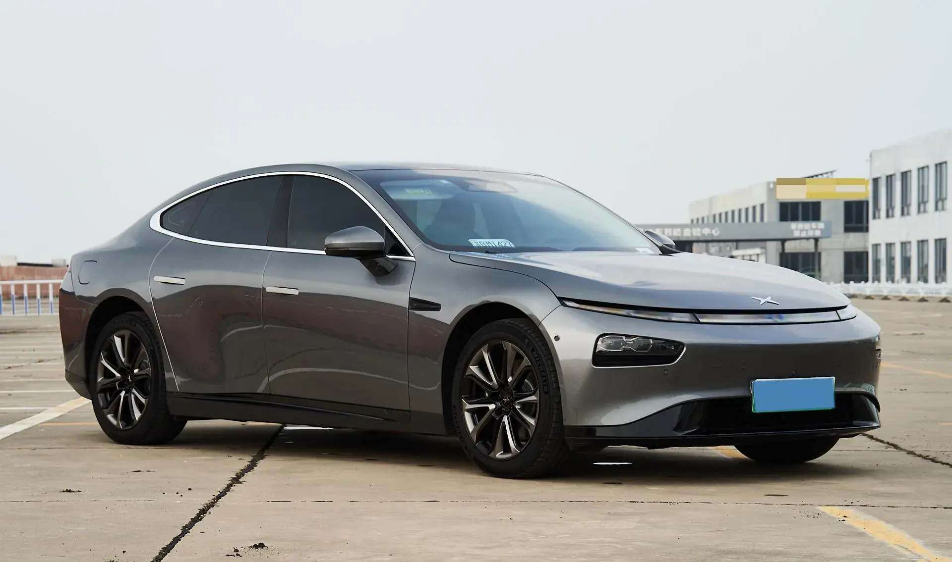 2020 XPENG P7 thumbnail 3