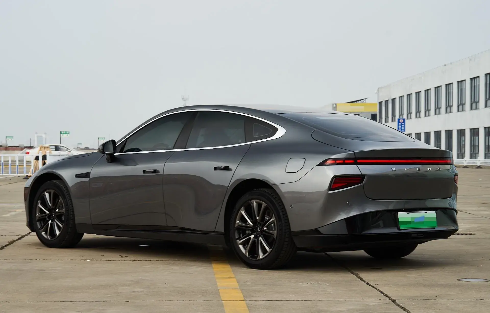 2020 XPENG P7 thumbnail 4