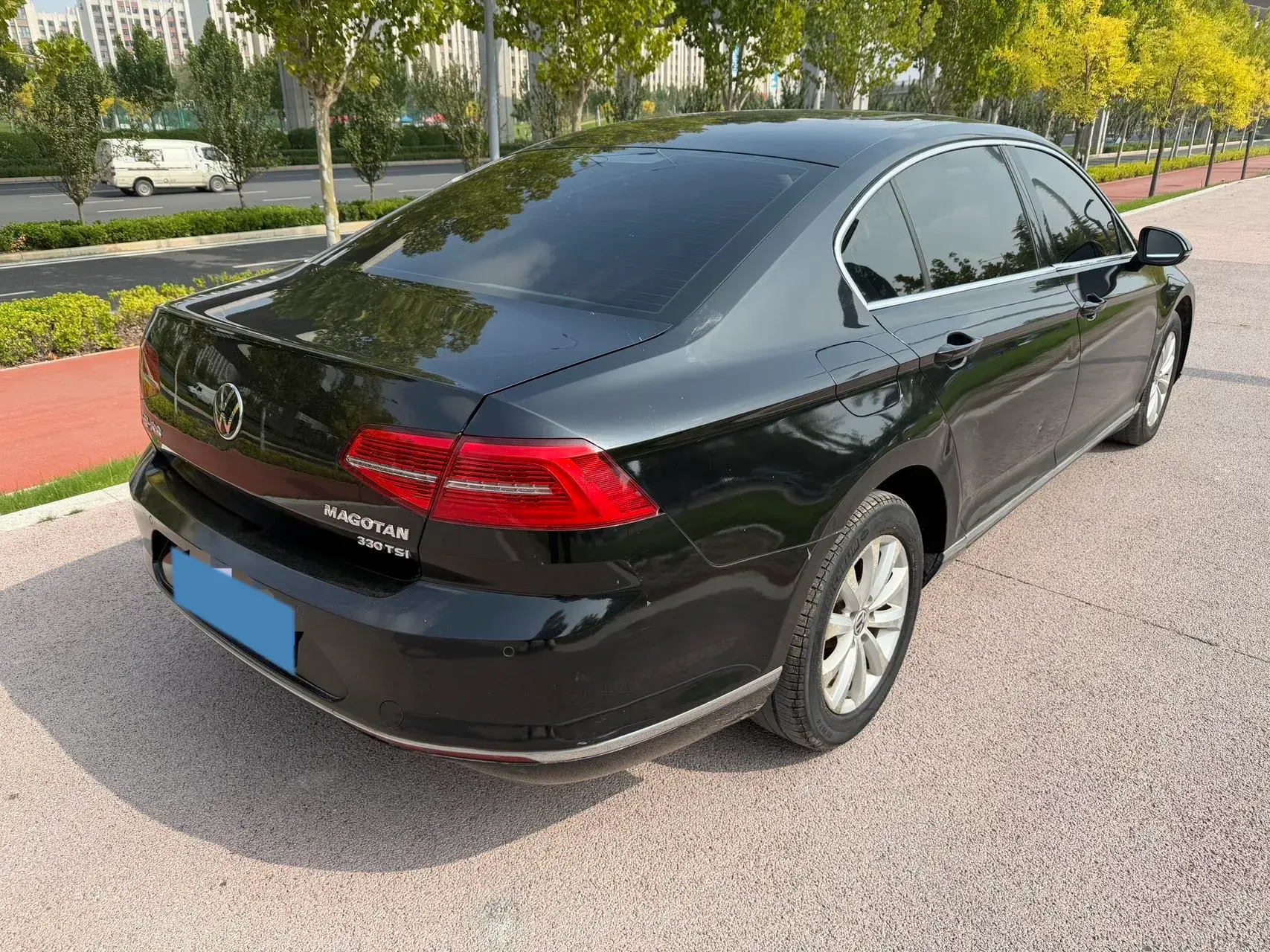 2017 VOLKSWAGEN MAGOTAN thumbnail 4