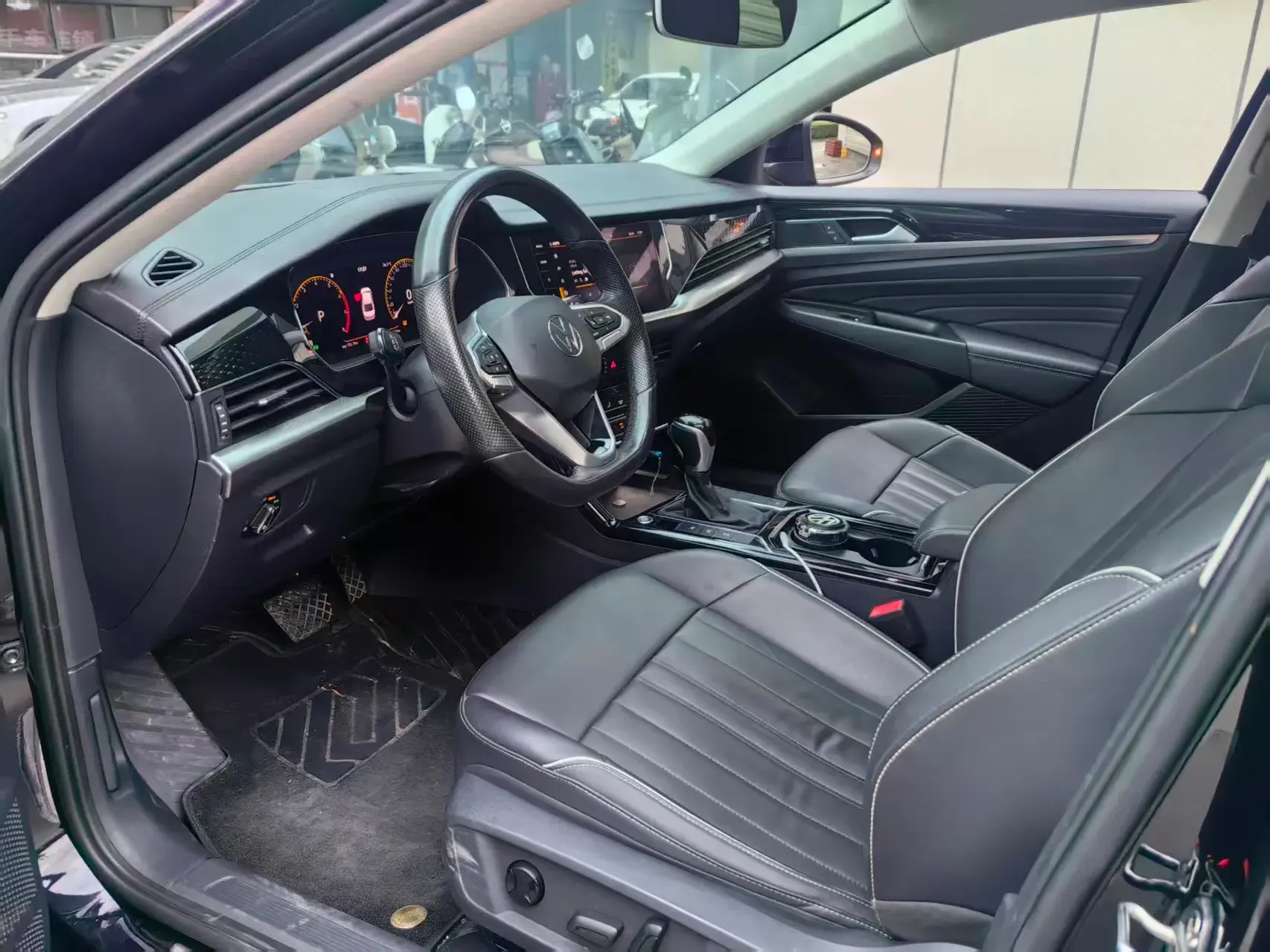 2022 VOLKSWAGEN PASSAT thumbnail 4